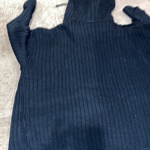 Ribbed Hooded Sweater - Picture 4 of 4